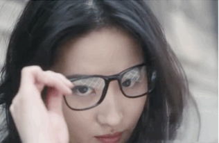 刘亦菲为何从不戴眼镜 看到她戴眼镜后,终于明白男生为何喜欢她