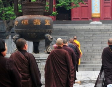 中国最 另类 的寺庙,和尚与尼姑同吃同住,网友 不合规矩吧