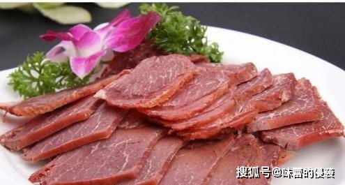 买牛肉时,如何识别注水牛肉 肉贩 记住以下几点,一看便知