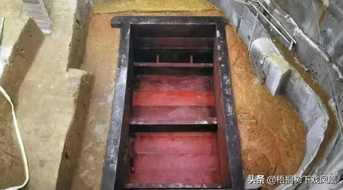 山西挖土挖到一座贵族墓,考古中发现异常,甬道内埋了两具骸骨