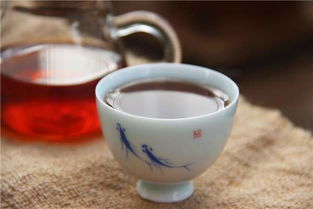 是谁给经渥堆发酵的普洱茶品命名为熟茶的