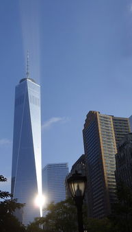纽约世贸大厦现神奇 自然光柱 原因未知 