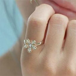 女生单身戒指的款式有什么