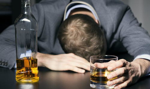 酒瘾大的人,5个行为举止很明显,你是其中一位吗
