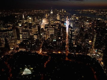 俯瞰夜幕下的世界名城 换个角度看世界 