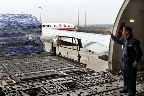 中国政府援助日本3000万元救援物资 