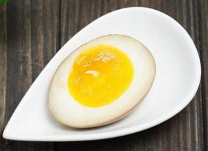 为什么生鸡蛋捏不碎熟鸡蛋可以捏碎 