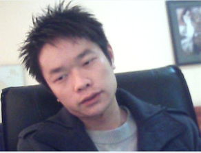 之前认识的一个及丑陋的人,名字叫杨洪,有没有人认识这个人呢,下面有一些照片 