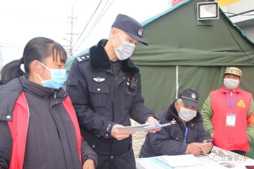 穿警服的副书记 组织群众打好社区保卫战