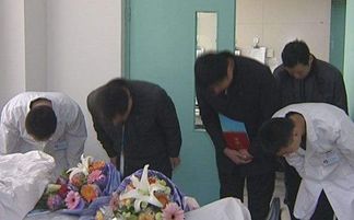 孕妇怀孕8个月车祸身亡,医生准备离开时,接下来这幕使大家泪目