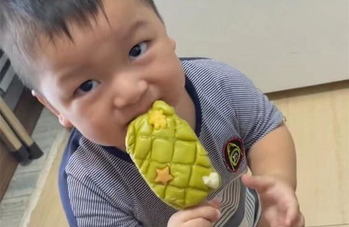 广东一女子用馒头仿真雪糕,孩子吃得津津有味 怎么越吃越饱了