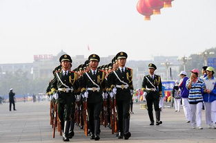 参加庆祝大会的受阅官兵在做最后准备 