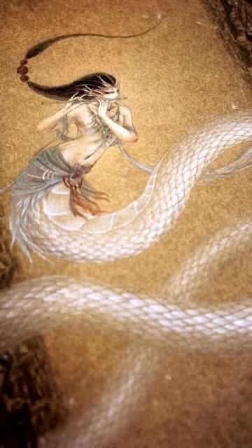 我曾梦到一条温柔的白蛇,在天地间轻声唤醒万物. 