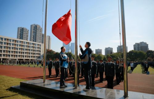 新中国第一面红旗的故事？我们也有一面五星红旗是谁写的