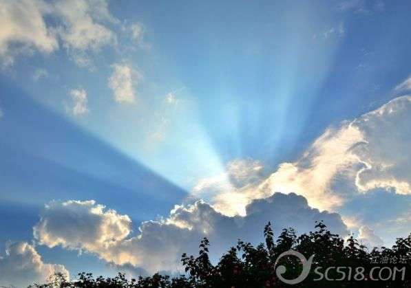 出太阳了,雨过天晴 