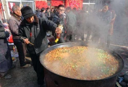 农村婚宴好吃的不是大鱼大肉,而是它,每人一碗,吃的热乎乎的