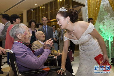 上海唯一一对百岁夫妻出席孙子婚礼 