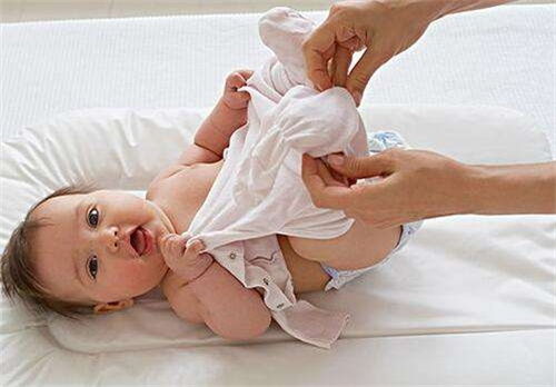 吃母乳也能吃出湿疹 哺乳期乱吃东西,受罪的是宝宝