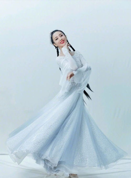 有一种 衣架 叫佟丽娅,怎么穿民族服饰都美美哒,好似异族公主
