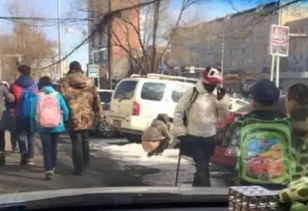 女生在车上内急想上厕所该怎么办实在憋不住了(女性在车上尿急怎么么解决)