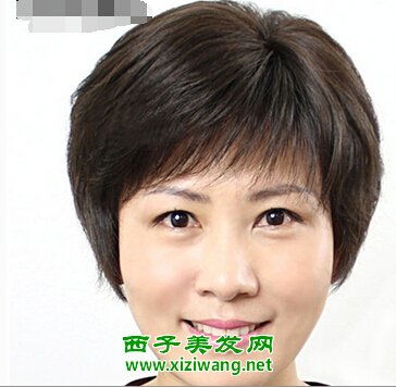 中年妇女直短发发型 显年轻也有气质 