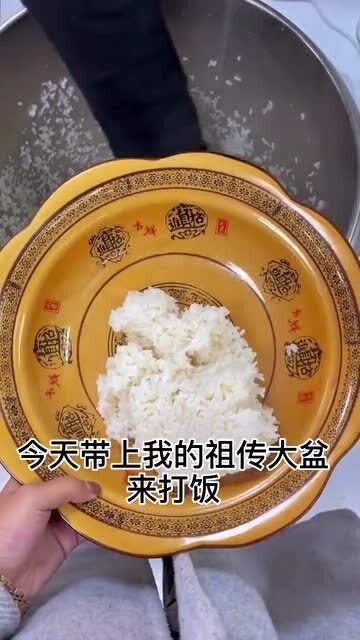 带上祖传大盆去打饭,这么好的员工餐,你肯定没吃过 