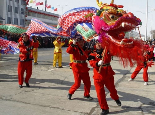 在中国的各个少数民族里,有哪些春节习俗 