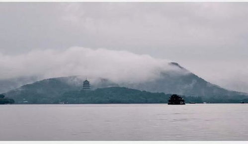 烟雨蒙蒙,回忆怎么潜 杭城雨势渐小,有人拍下韵味十足的水墨西湖