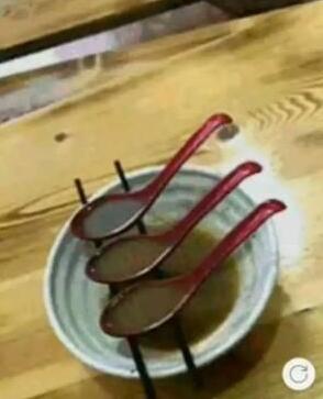 碗上放筷子和三个勺子图是什么意思 1筷子3勺子寓意介绍 