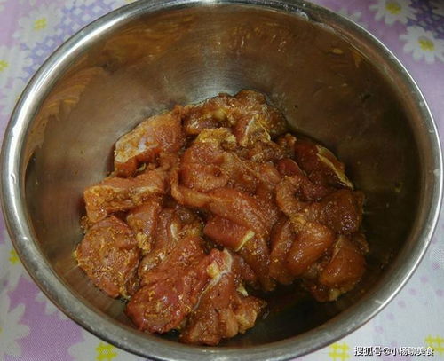 腌猪肉时,别傻傻只会加盐 多加一点 它 ,肉又香又嫩,超入味 肉片 