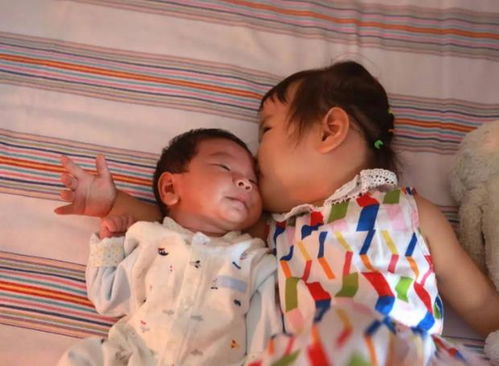 二宝出生后大宝应该跟谁睡 这3种解决方法,宝妈更倾向于哪种