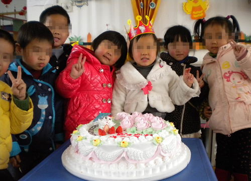 别让孩子在幼儿园过生日,幼儿园老师建议,父母该多听听