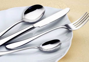 吃西餐时刀叉怎么拿 左手叉还是右手叉 