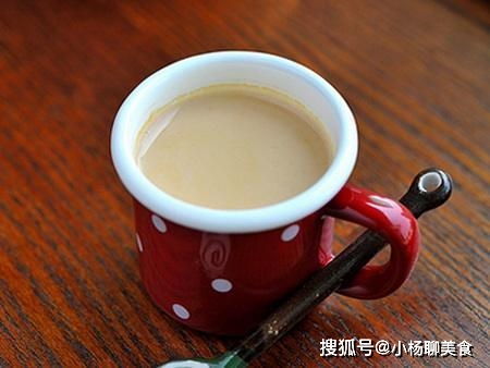 想喝奶茶不用买了,教你自制焦糖奶茶,味道比买来的更美味更可口