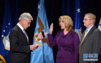 美国女性空军部长宣誓就职 