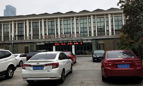 无锡体育公园附近有哪些可以停车的地方 (松雷停车场免费么)