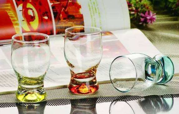 玻璃杯 不锈钢杯 塑料杯......告诉你哪种杯子最安全 
