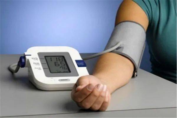 在家自测血压 靠谱吗 三甲医院 美小护 录制小视频,教您测血压的正确 姿势