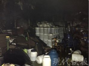 南京一仓库深夜突发火灾烧了一个小时 无人员伤亡 