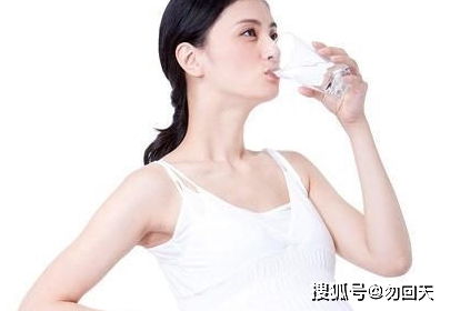 孕妇在4个时段喝水,能有效提高羊水质量,促进胎儿健康发育