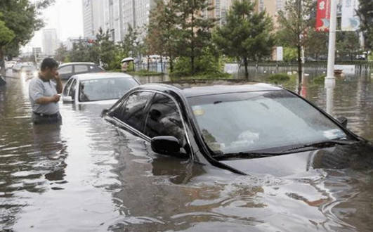 宝马被淹搁浅,保险公司 开暴雨证明,车主 找老天爷吗