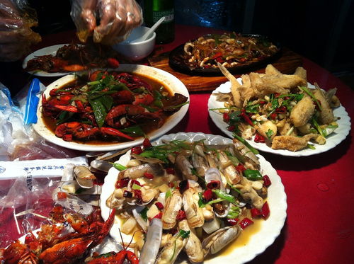继续吃海鲜, 晚上九龙大排档,龙虾扇贝蛏子鱿鱼豆腐鱼,吃的哈爽哈爽的 
