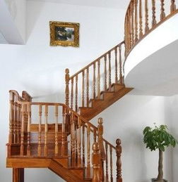 木制楼梯，家里要装实木楼梯用什么材质的好呢