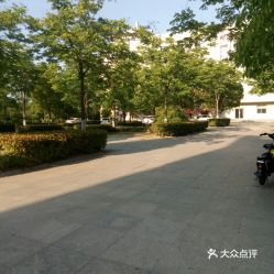 四川电子机械职业技术学院有停车位吗(四川智能机械停车场在哪里)