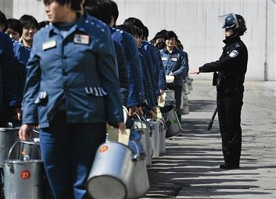 想考河南省狱警公务员,不知道待遇怎么样,有了解的朋友麻烦说一下 