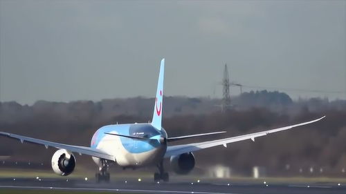 近距离拍摄波音787梦想客机曼彻斯特机场起飞了 