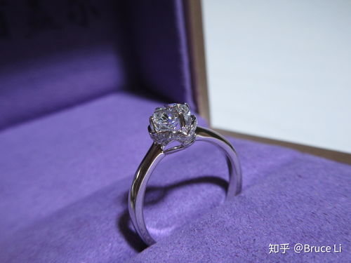 一万元预算买求婚钻戒,是选择钻石大一点的小品牌还是钻石小一点的大品牌比较好 