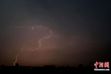 京城迎来今年首场秋雨 高清组图 