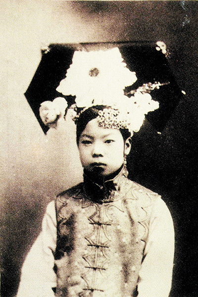 中国最后一位贵妃 13岁嫁给溥仪,与溥仪离婚后嫁给普通工人
