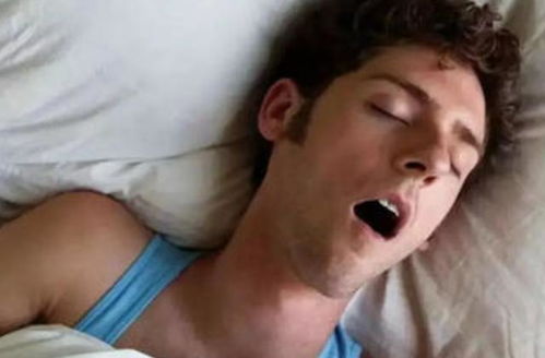 为啥睡觉总感觉 嘴巴发干 或许是身体向你发出的信号,要留意